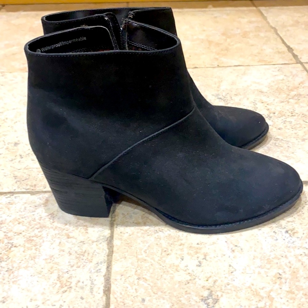 Size 9 Blondo waterproof boots